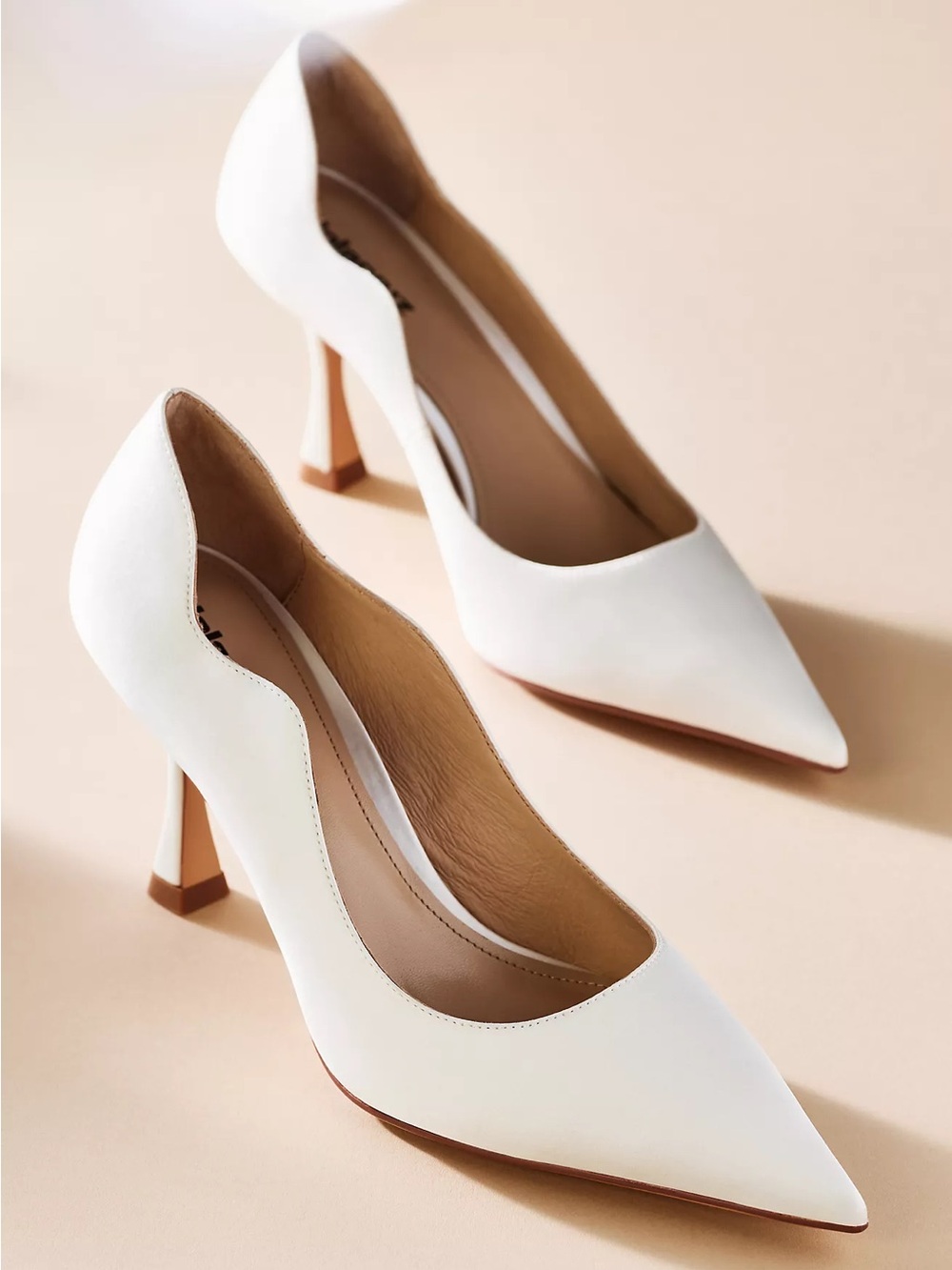 Lola Cruz Wavy Pumps